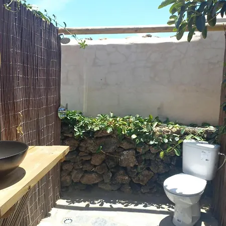 Apartman With Pool Garden And Open Roof Bathroom